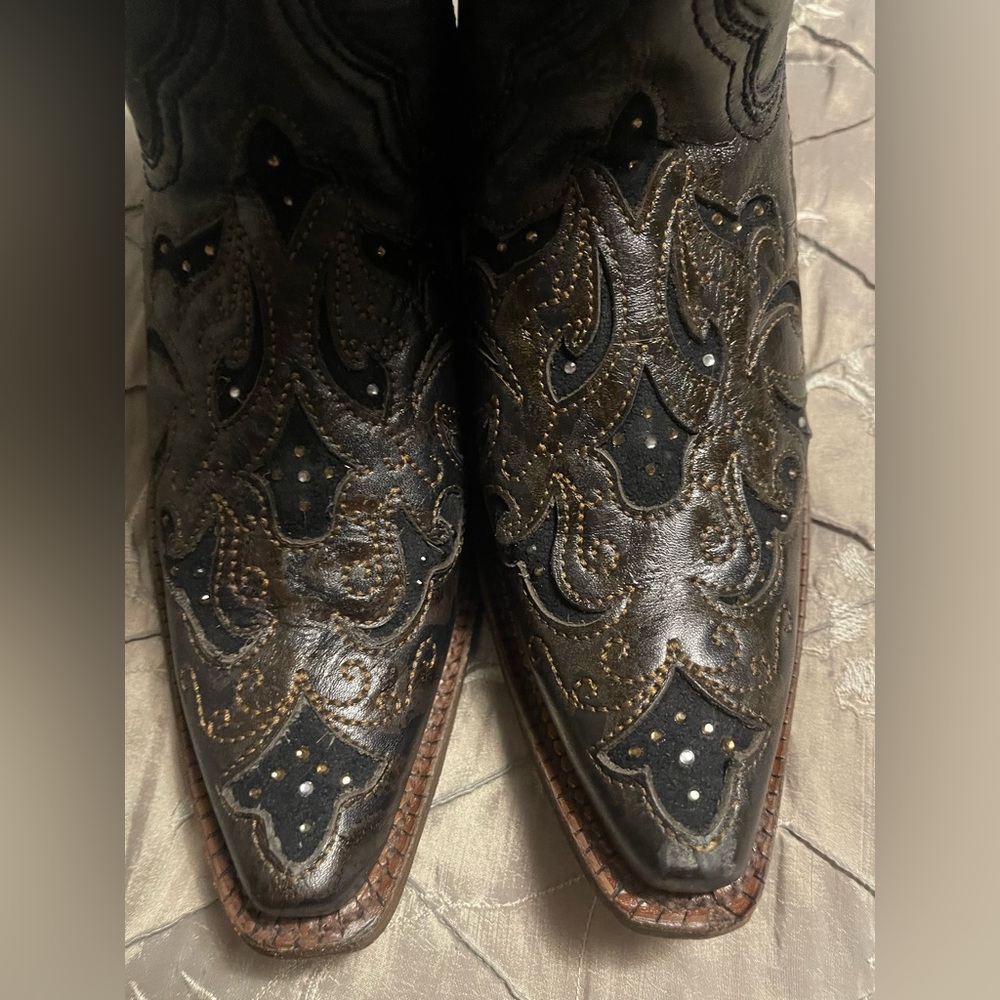 Corral Black and Brown Embroidered Heeled Boots NWT - Picture 4 of 9